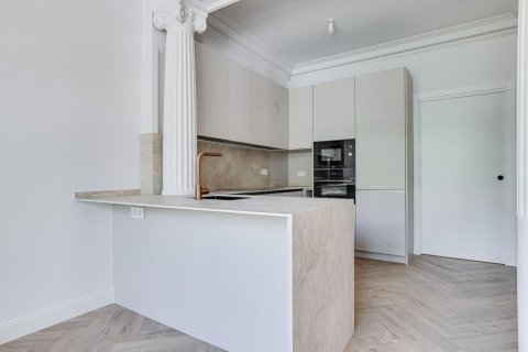 Продажа квартиры в Барселона, Испания 3 спальни, 78м2 №182382 - фото 18