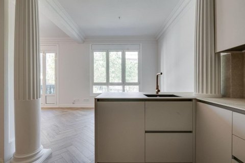 Продажа квартиры в Барселона, Испания 3 спальни, 78м2 №182382 - фото 16