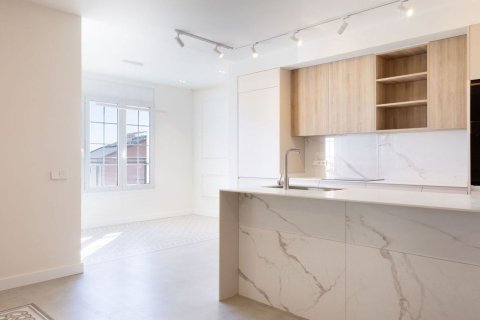 Продажа квартиры в Барселона, Испания 3 спальни, 131м2 №182383 - фото 16