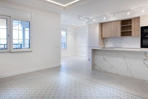 Продажа квартиры в Барселона, Испания 3 спальни, 131м2 №182383 - фото 8