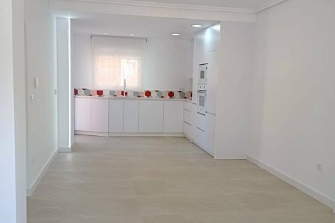 Kaupunkipientalo myytävänä Pilar de la Horadada, Alicante, Espanja, 2 makuuhuonetta, 65 m2 No. 155734 - kuva 4