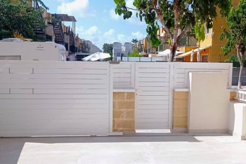 Kaupunkipientalo myytävänä Pilar de la Horadada, Alicante, Espanja, 2 makuuhuonetta, 65 m2 No. 155734 - kuva 15