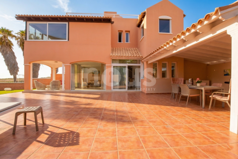 Villa for sale in Adeje, Tenerife, Spain 3 bedrooms, 103 sq.m. No. 155736 - photo 3