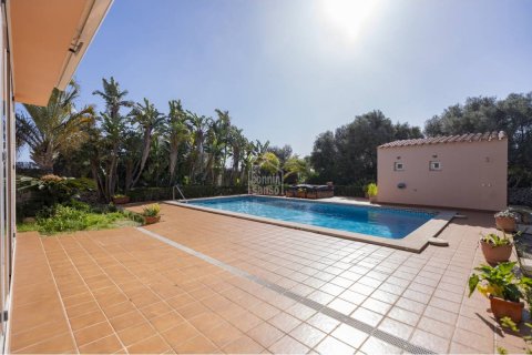 Villa till salu i Es Castell, Menorca, Spanien 4 sovrum, 255 kvm. Nr. 155446 - foto 2