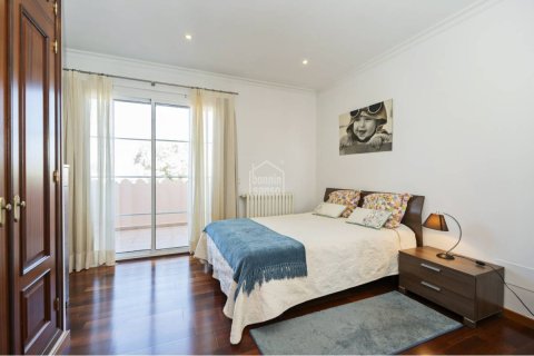 Villa till salu i Es Castell, Menorca, Spanien 4 sovrum, 255 kvm. Nr. 155446 - foto 9