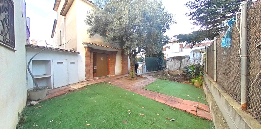 House à Vilassar de Dalt, Barcelona, Espagne 5 chambres, 223 m2 No. 167230