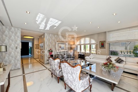 Продажа виллы в Барселона, Испания 5 спален, 938м2 №159144 - фото 11