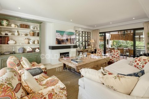 Talo myytävänä Benahavis, Malaga, Espanja, 4 makuuhuonetta, 373 m2 No. 159146 - kuva 2