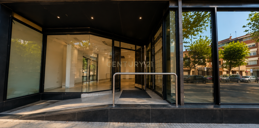 Retail store à Terrassa, Barcelona, Espagne 163 m2 No. 192348