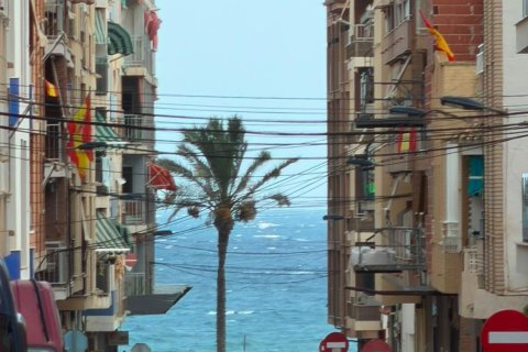 Lägenhet till salu i Torrevieja, Alicante, Spanien 1 sovrum, 70 kvm. Nr. 196673 - foto 2