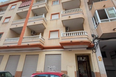 Lägenhet till salu i Torrevieja, Alicante, Spanien 1 sovrum, 70 kvm. Nr. 196673 - foto 3