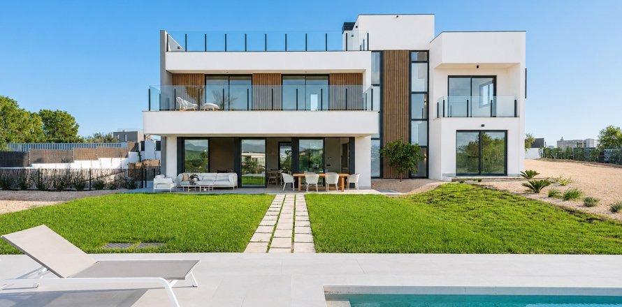 Villa in Palma de Majorca, Mallorca, Spain 3 bedrooms, 448 sq.m. No. 180744