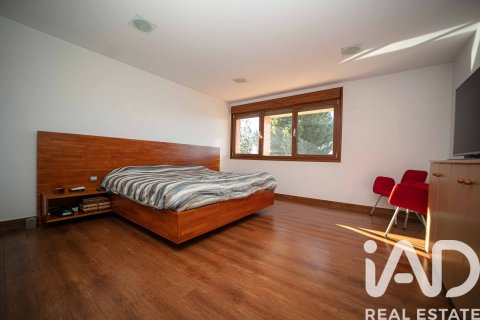 House for sale in Villaquilambre, Leon, Spain 5 bedrooms, 446 sq.m. No. 172398 - photo 12
