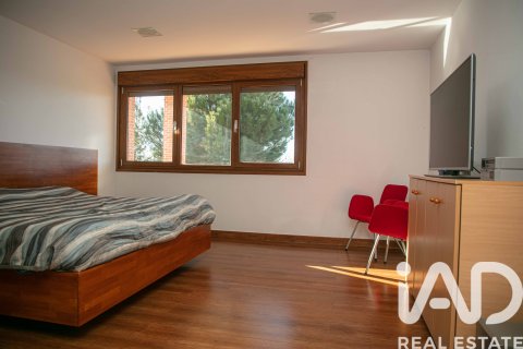 House for sale in Villaquilambre, Leon, Spain 5 bedrooms, 446 sq.m. No. 172398 - photo 13