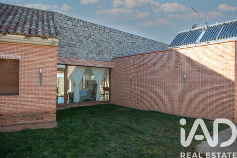 House for sale in Villaquilambre, Leon, Spain 5 bedrooms, 446 sq.m. No. 172398 - photo 4