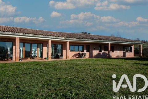 House for sale in Villaquilambre, Leon, Spain 5 bedrooms, 446 sq.m. No. 172398 - photo 3