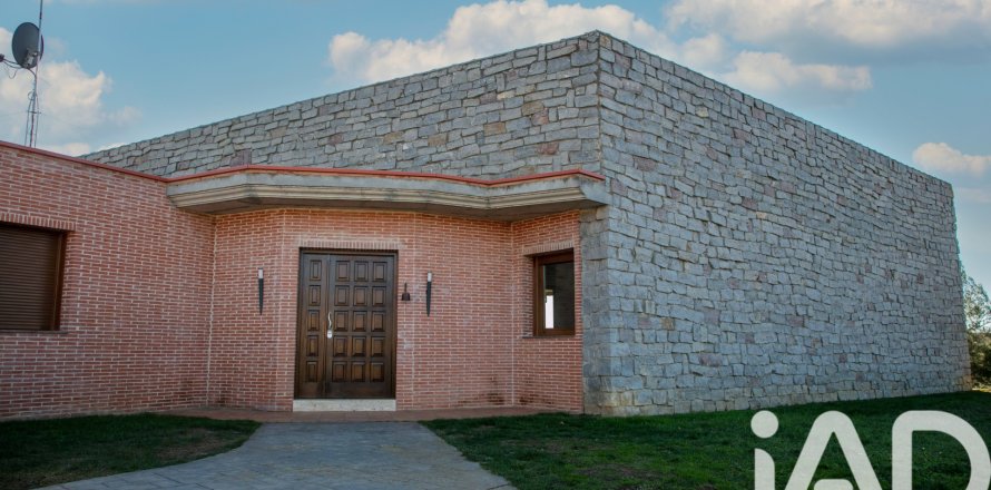 House in Villaquilambre, Leon, Spain 5 bedrooms, 446 sq.m. No. 172398