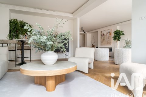 Продажа квартиры в Мадрид, Испания 3 спальни, 291м2 №187754 - фото 11