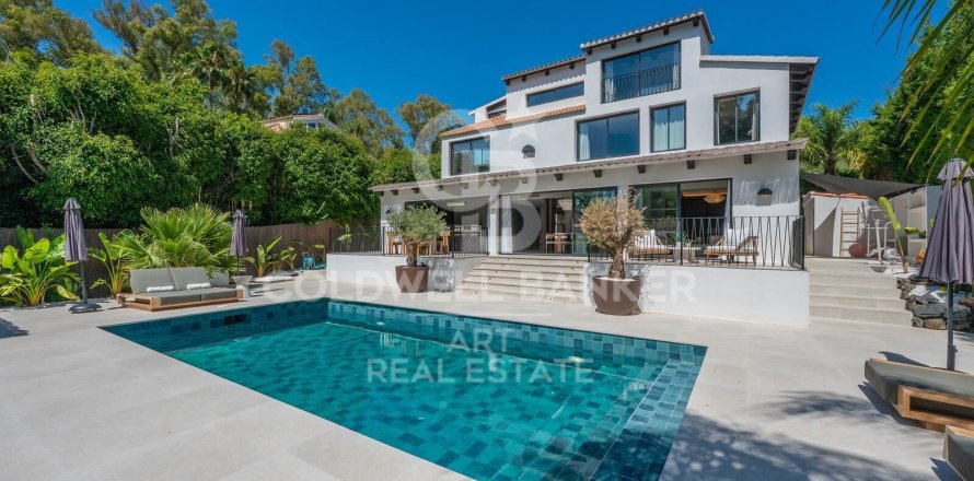 Villa a Marbella, Malaga, Spagna 5 camere da letto, 327 mq. N° 158165