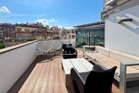 Takvåning till salu i Barcelona, Spanien 2 sovrum, 125 kvm. Nr. 158166 - foto 3