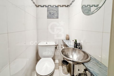 Takvåning till salu i Barcelona, Spanien 2 sovrum, 125 kvm. Nr. 158166 - foto 17