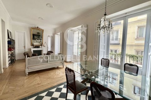 Apartment à Madrid, Espagne 3 chambres, 148 m2 No. 178808