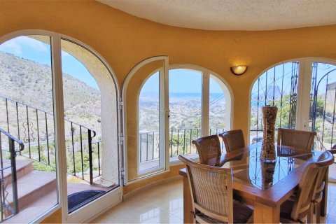 Villa till salu i Calpe, Alicante, Spanien 3 sovrum, 195 kvm. Nr. 196316 - foto 4