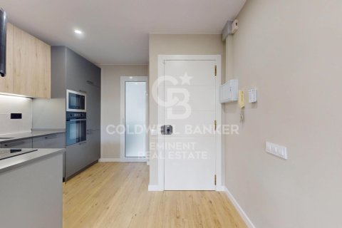 Apartamento en venta en Barcelona, España 3 dormitorios,  No. 157158 - foto 9