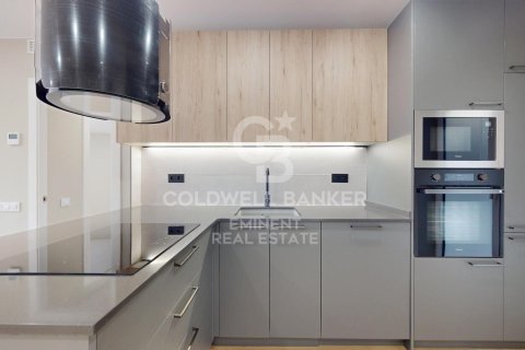 Apartamento en venta en Barcelona, España 3 dormitorios,  No. 157158 - foto 2