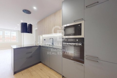 Apartamento en venta en Barcelona, España 3 dormitorios,  No. 157158 - foto 3