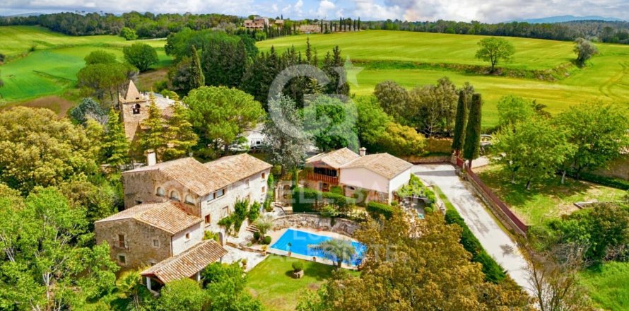 House in Girona, Spain 6 bedrooms, 876 sq.m. No. 160163