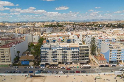 Apartamento en venta en Torrevieja, Alicante, España 1 dormitorio, 150 m2 No. 181869 - foto 1