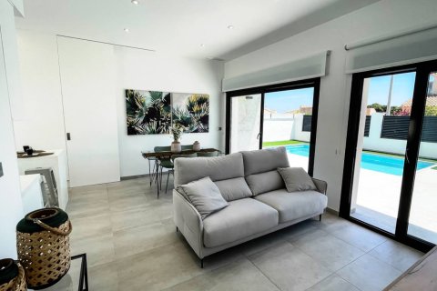 Villa pārdošanā Pilar de la Horadada, Alicante, Spānijā 3 istabas, 92 m2 Nr. 176640 - attēls 2