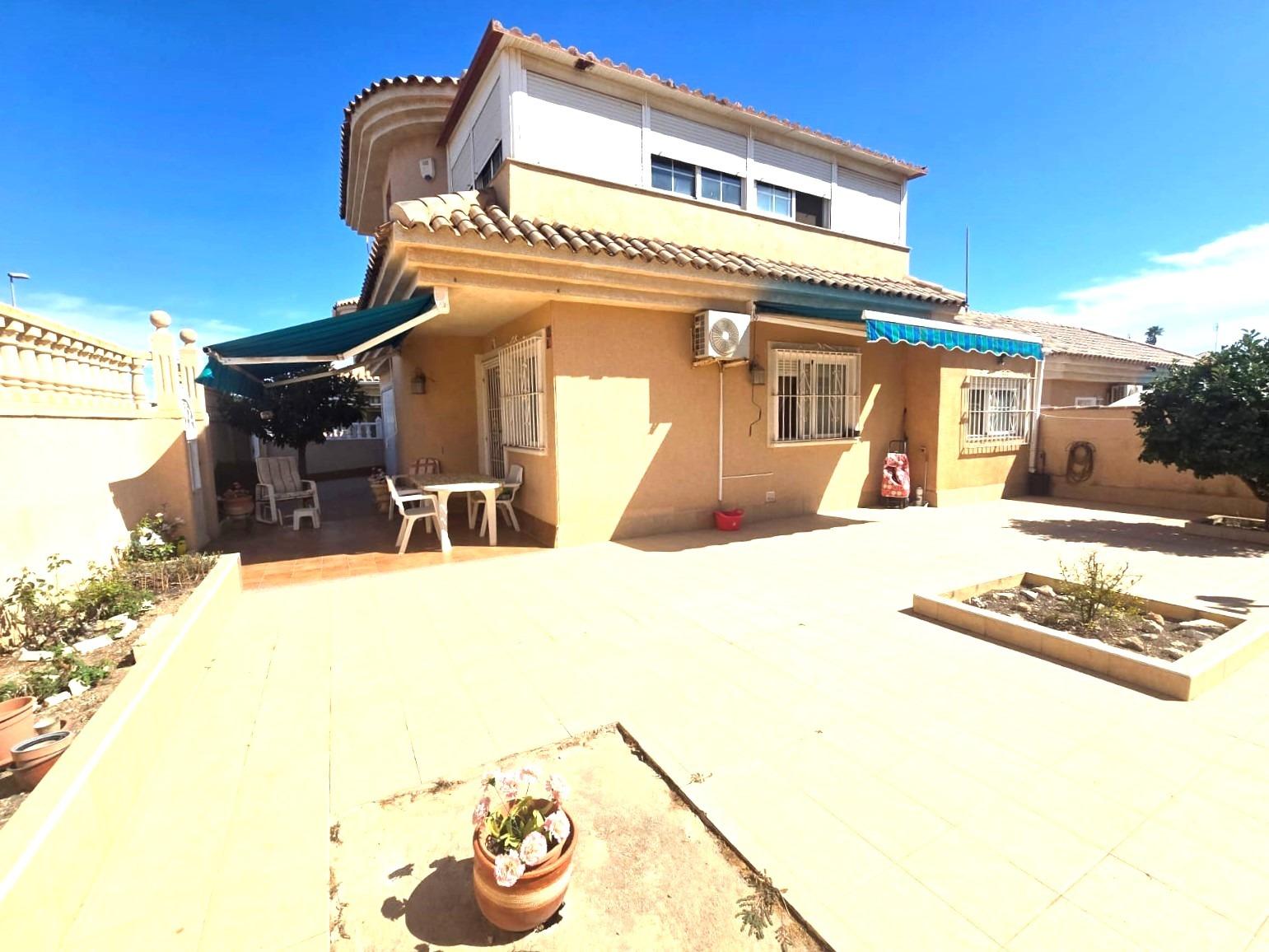 Villa in Los Balcones, Alicante, Spanien 3 Schlafzimmer, 98 m2 Nr. 196975