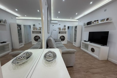 Kaupunkipientalo myytävänä Torrevieja, Alicante, Espanja, 2 makuuhuonetta, 80 m2 No. 196974 - kuva 23