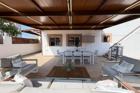 Kaupunkipientalo myytävänä Torrevieja, Alicante, Espanja, 2 makuuhuonetta, 80 m2 No. 196974 - kuva 2