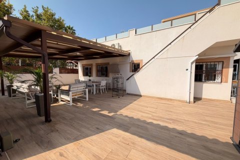 Kaupunkipientalo myytävänä Torrevieja, Alicante, Espanja, 2 makuuhuonetta, 80 m2 No. 196974 - kuva 3