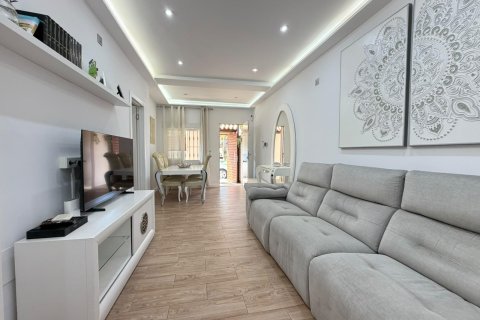 Kaupunkipientalo myytävänä Torrevieja, Alicante, Espanja, 2 makuuhuonetta, 80 m2 No. 196974 - kuva 24