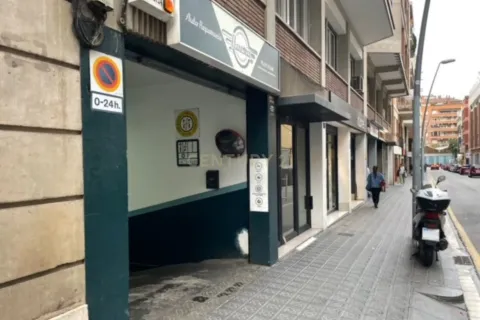 Commercial property in Barcelona, Spain 326 sq.m. No. 167218