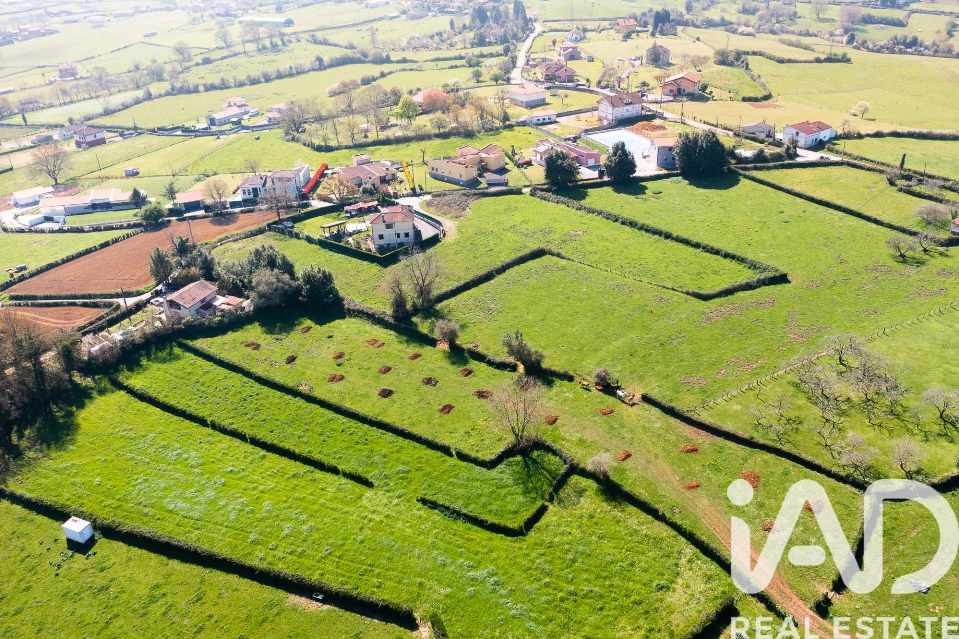 Land plot à Siero, Asturias, Espagne 1251.8 m2 No. 185006