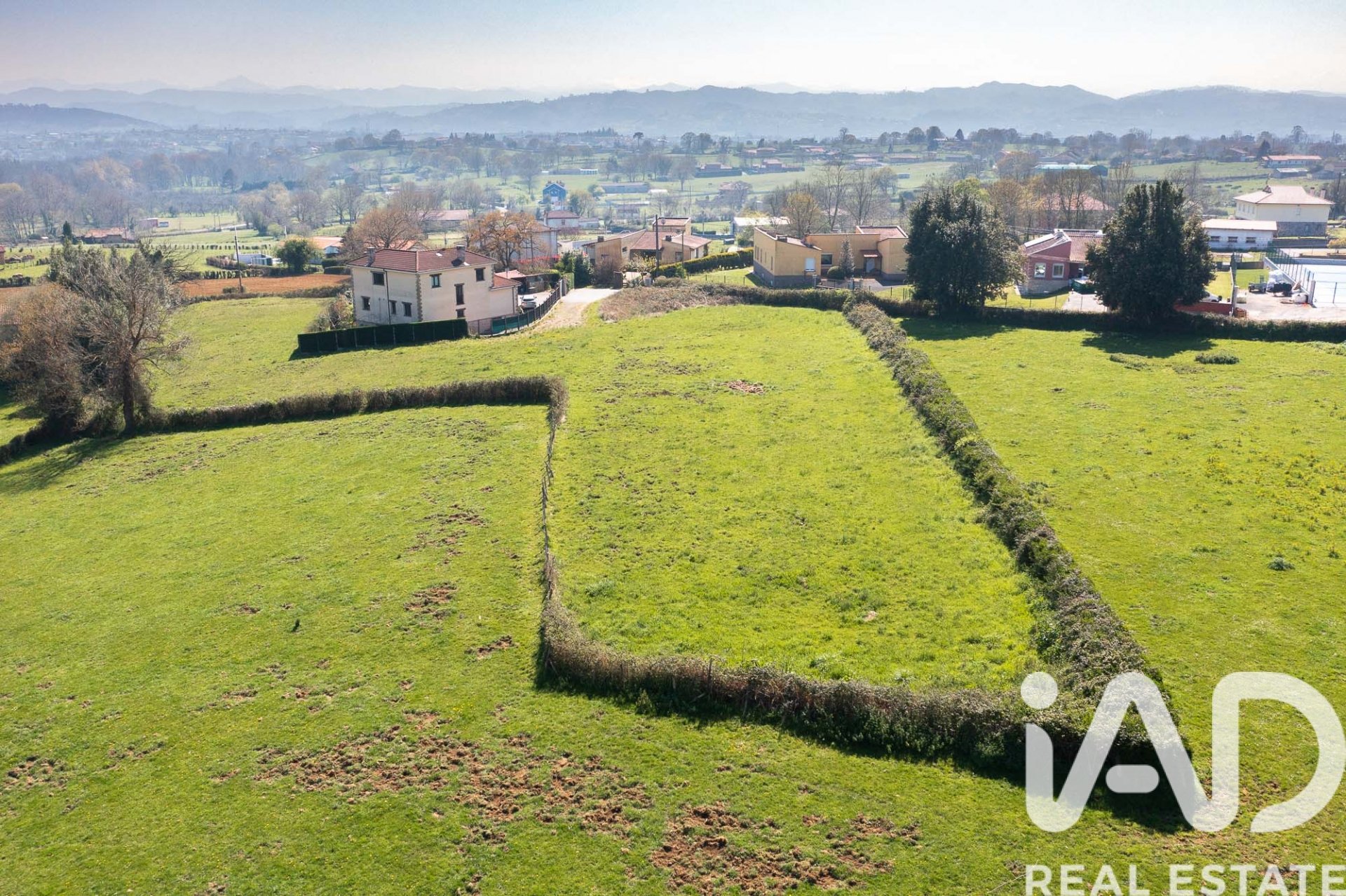 Land plot à Siero, Asturias, Espagne 1251.8 m2 No. 185006