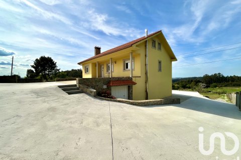 Hus till salu i Coiros, A Coruna, Spanien 5 sovrum, 243 kvm. Nr. 153557 - foto 2