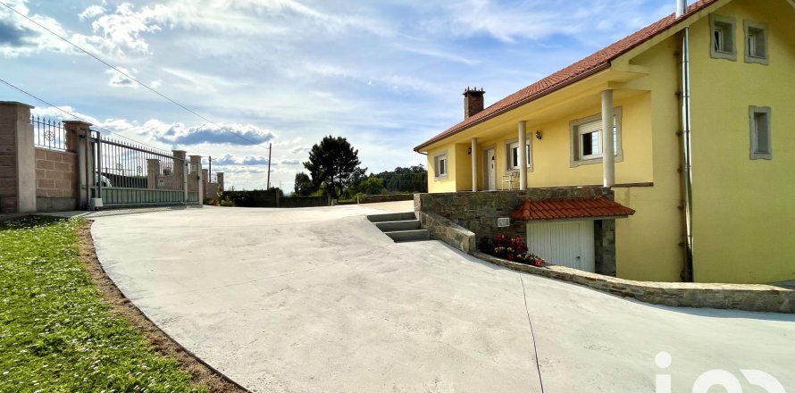 Hus i Coiros, A Coruna, Spanien 5 sovrum, 243 kvm. Nr. 153557