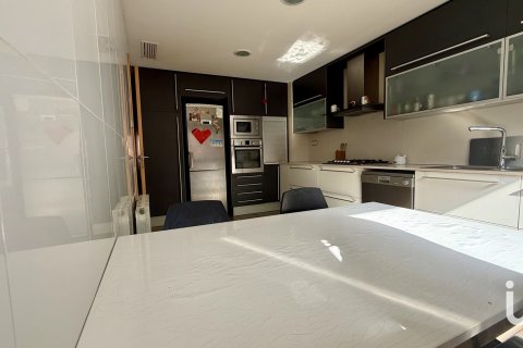 Продажа дома в Сан-Андреу-де-Льяванерес, Барселона, Испания 4 спальни, 200м2 №153554 - фото 4