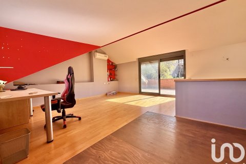 Продажа дома в Сан-Андреу-де-Льяванерес, Барселона, Испания 4 спальни, 200м2 №153554 - фото 19