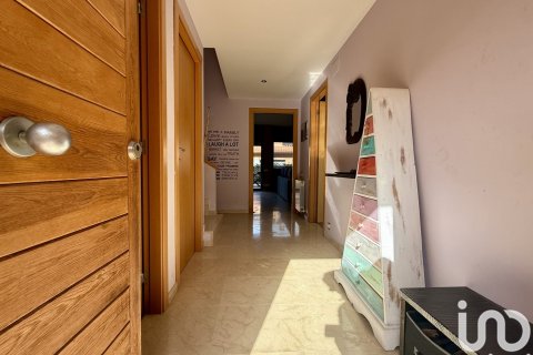 Продажа дома в Сан-Андреу-де-Льяванерес, Барселона, Испания 4 спальни, 200м2 №153554 - фото 2