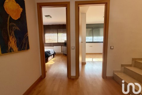 Продажа дома в Сан-Андреу-де-Льяванерес, Барселона, Испания 4 спальни, 200м2 №153554 - фото 14