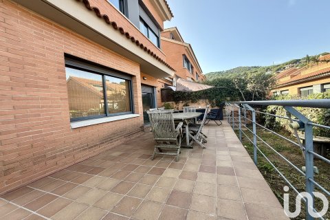 Продажа дома в Сан-Андреу-де-Льяванерес, Барселона, Испания 4 спальни, 200м2 №153554 - фото 24