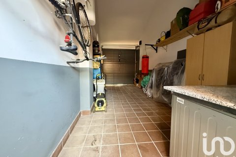 Продажа дома в Сан-Андреу-де-Льяванерес, Барселона, Испания 4 спальни, 200м2 №153554 - фото 23