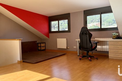 Продажа дома в Сан-Андреу-де-Льяванерес, Барселона, Испания 4 спальни, 200м2 №153554 - фото 20